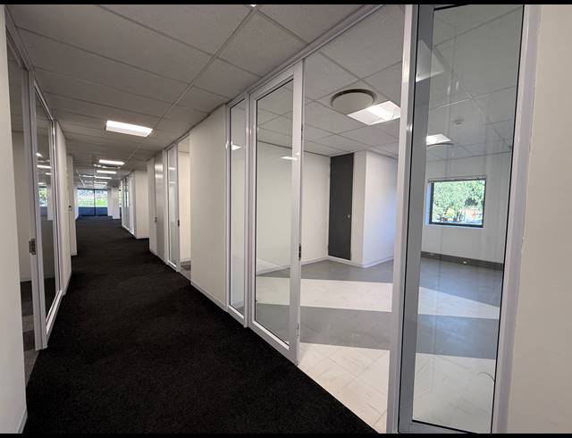 1,028M² OFFICE TO LET IN PARKTOWN